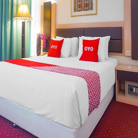 OYO 3967 Hotel Pantai Wisata Makassar Exterior foto