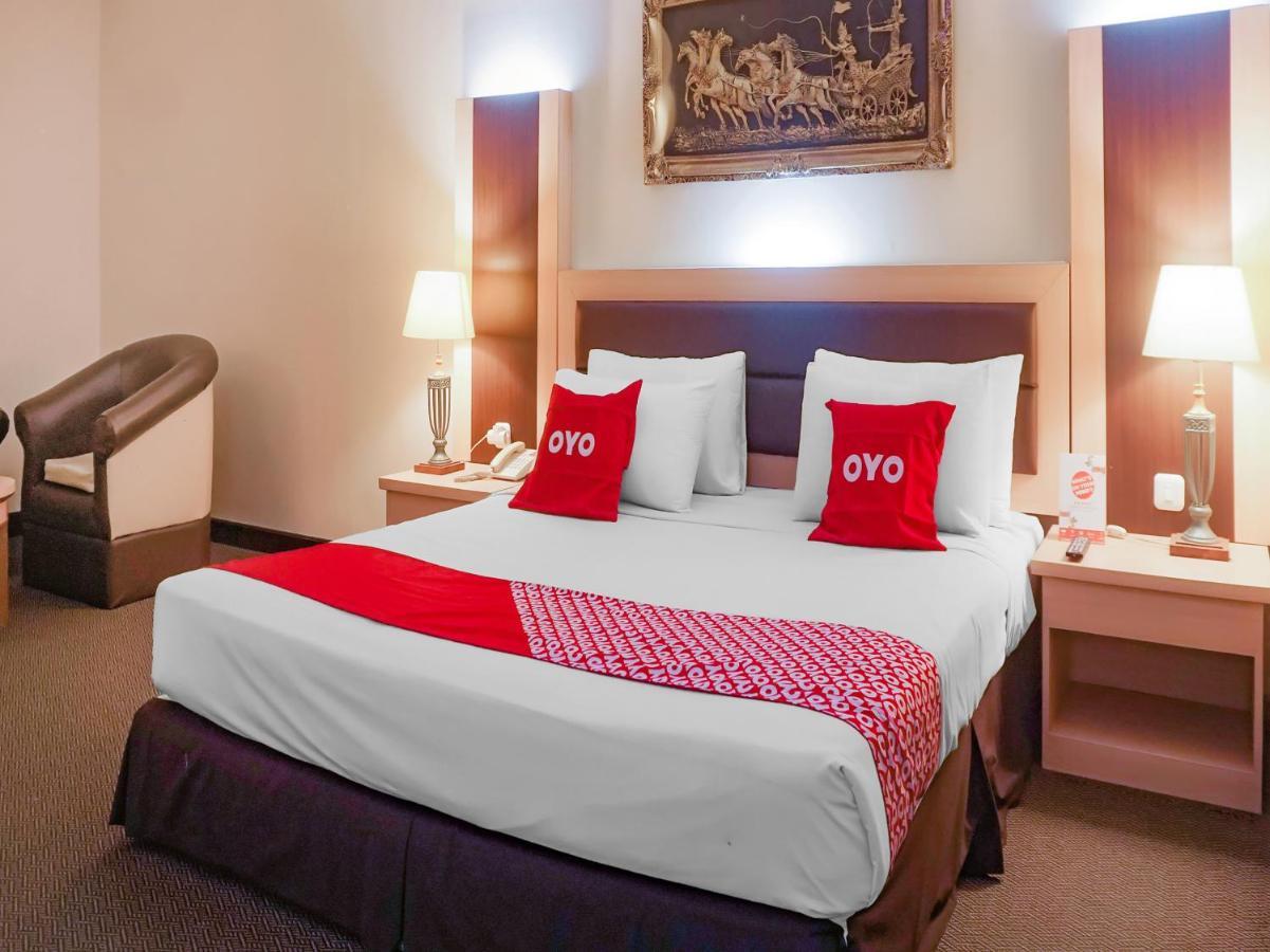 OYO 3967 Hotel Pantai Wisata Makassar Exterior foto