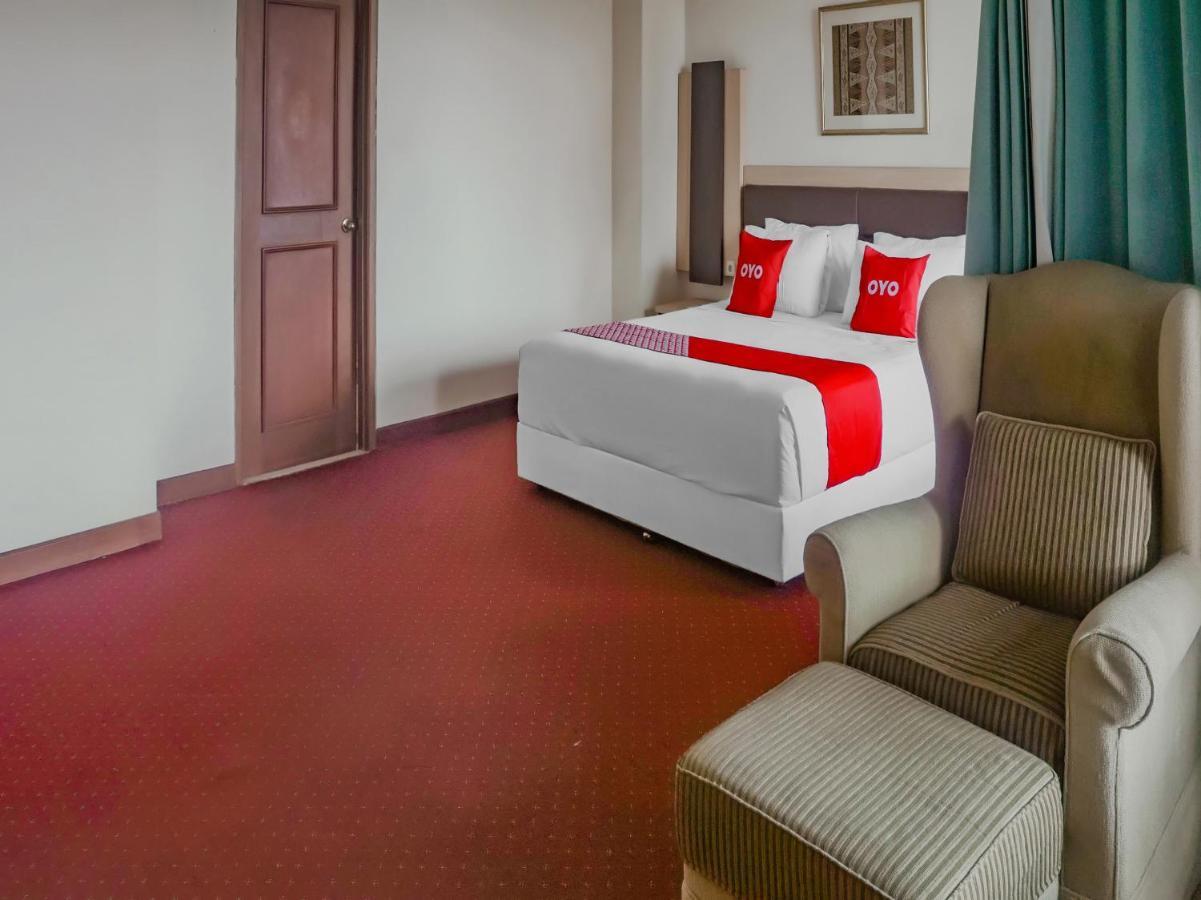 OYO 3967 Hotel Pantai Wisata Makassar Exterior foto
