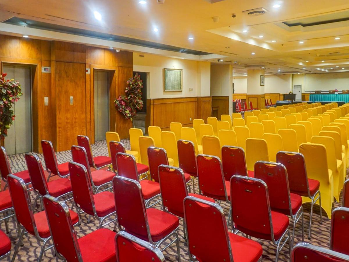 OYO 3967 Hotel Pantai Wisata Makassar Exterior foto
