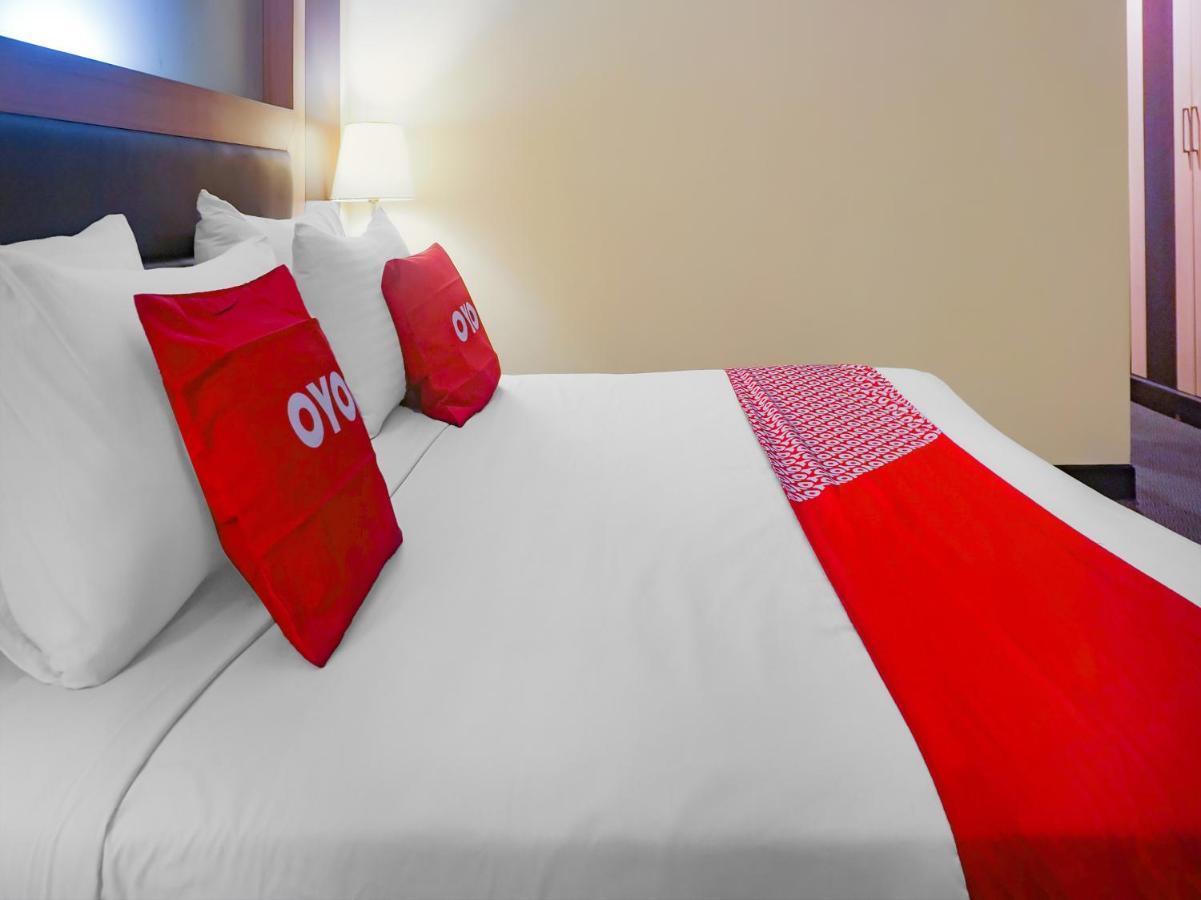 OYO 3967 Hotel Pantai Wisata Makassar Exterior foto