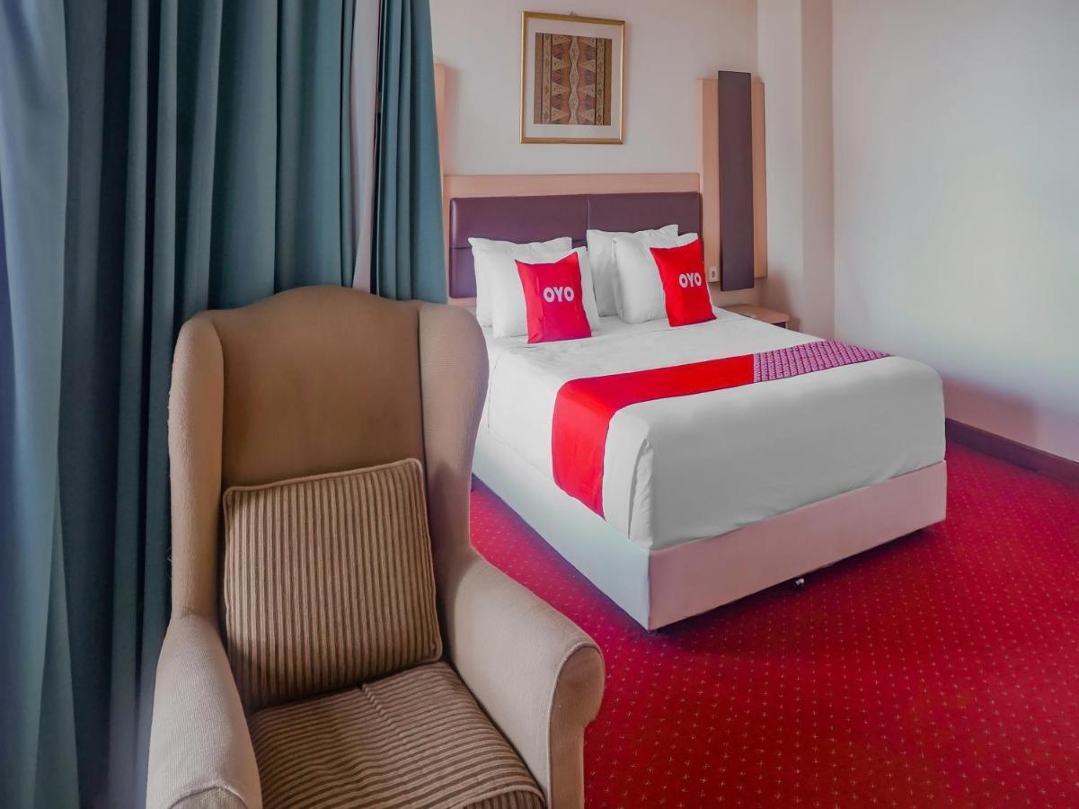 OYO 3967 Hotel Pantai Wisata Makassar Exterior foto