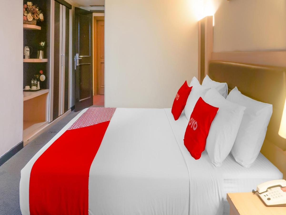 OYO 3967 Hotel Pantai Wisata Makassar Exterior foto