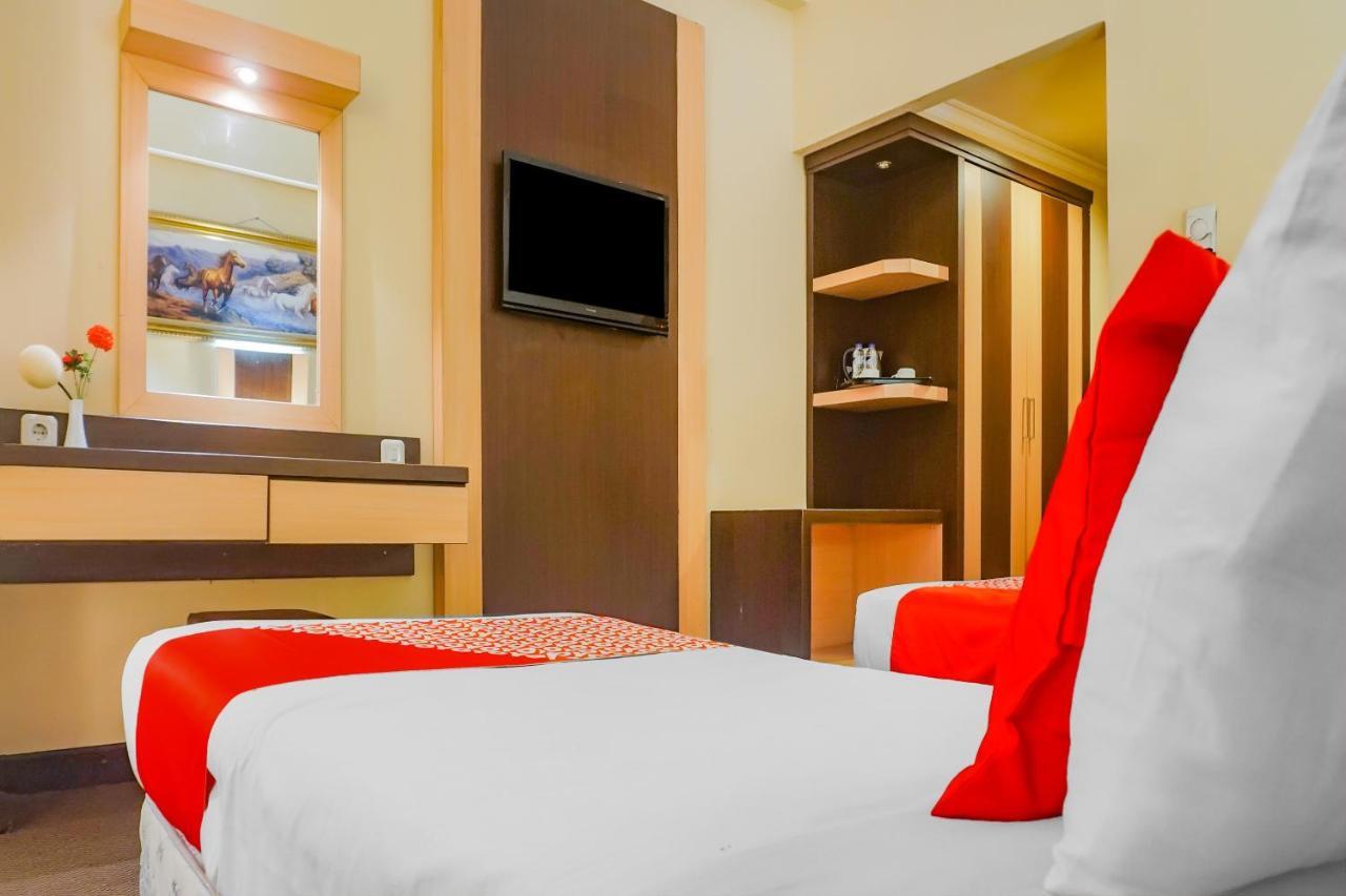 OYO 3967 Hotel Pantai Wisata Makassar Exterior foto