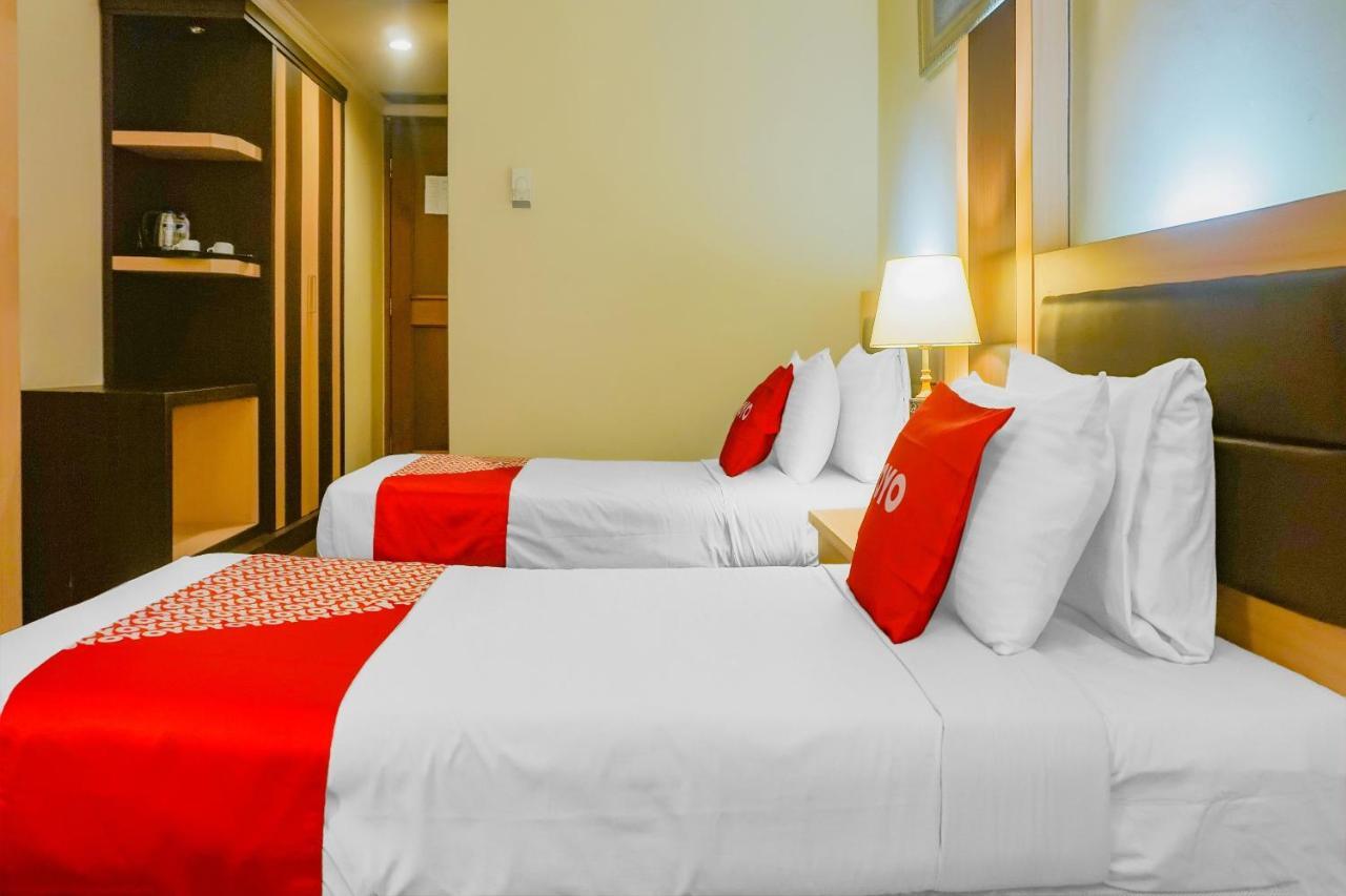 OYO 3967 Hotel Pantai Wisata Makassar Exterior foto